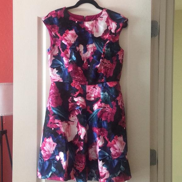 Vince Camuto Dresses & Skirts - VINCE CAMUTO FLORAL DRESS